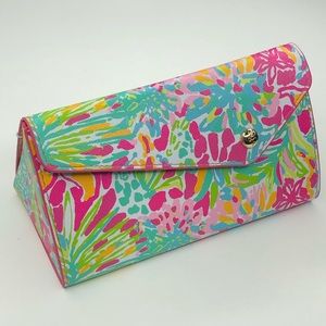 Lilly Pulitzer sunglass case Featured in Spot Ya print